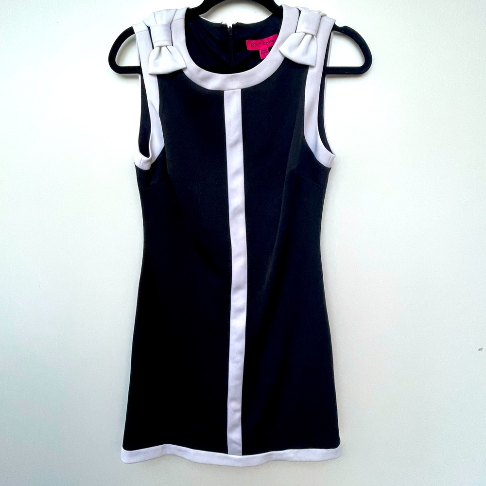 Betsey Johnson Black 60s inspired sleeveless Shift Dress